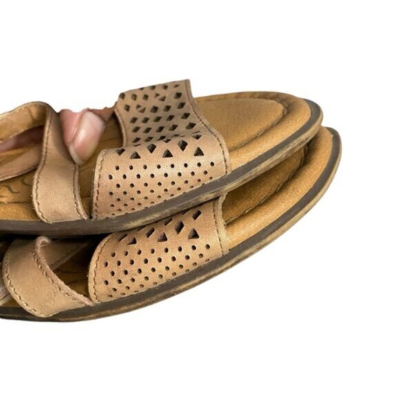 Naturalizer Women’s Janessa Flat Sandal in Gingersnap - Picture 7 of 7